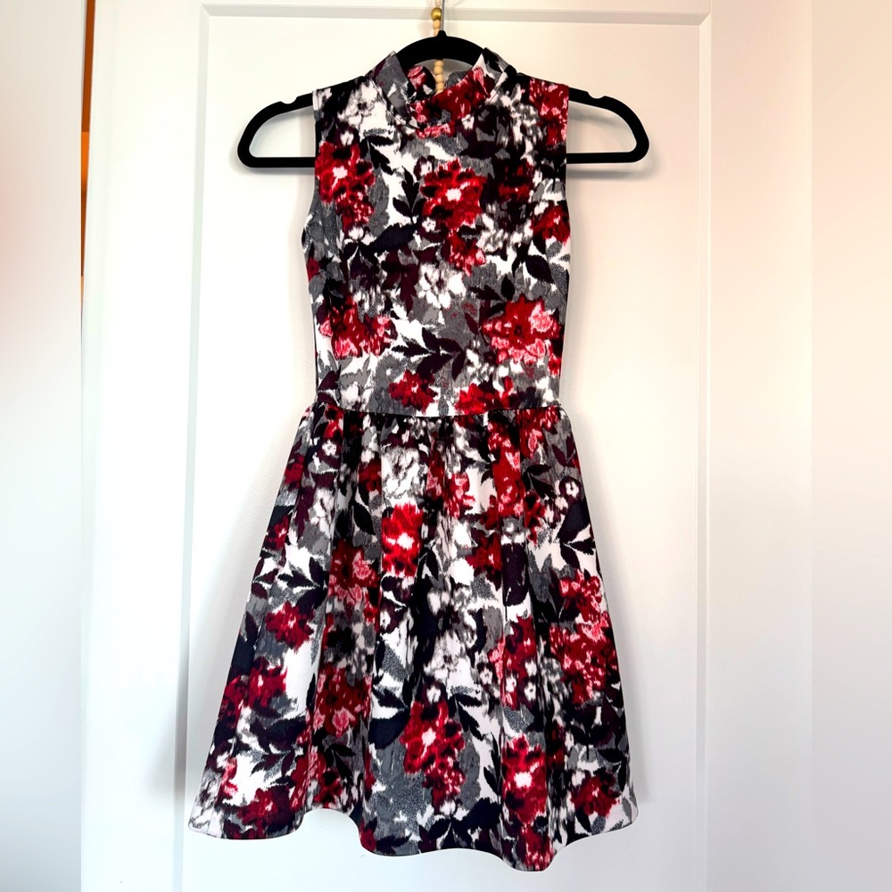 Lord & Taylor Design Lab mock neck sleeveless floral a-line dress.